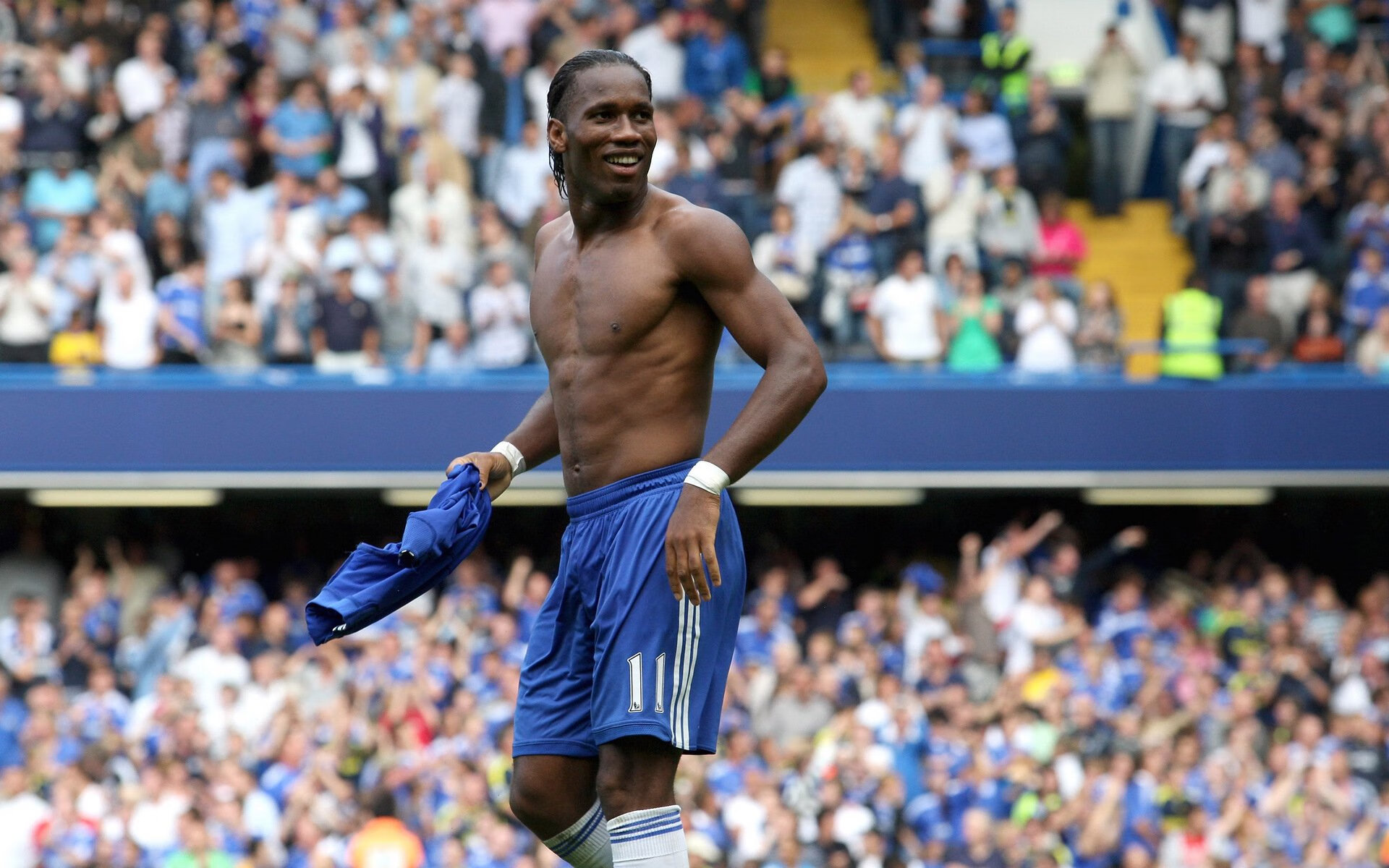 拜仁局部压迫迫使博卡传球失误，拜仁压迫打法